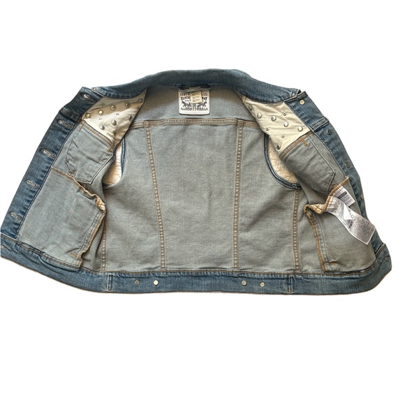 Levi’s Women’s Star Studded Denim Vest Size Medium - Picture 5 of 5
